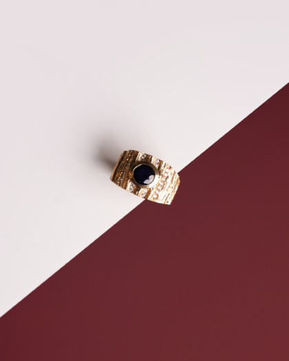 TEXTURED GOLD SAPPHIRE RING